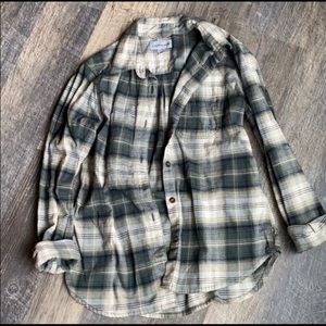 Women’s Carhartt button down shirt medium